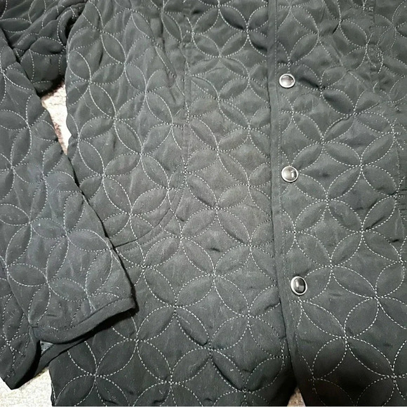 Black quilted button-up light weight  jacket size small - Picture 7 of 9